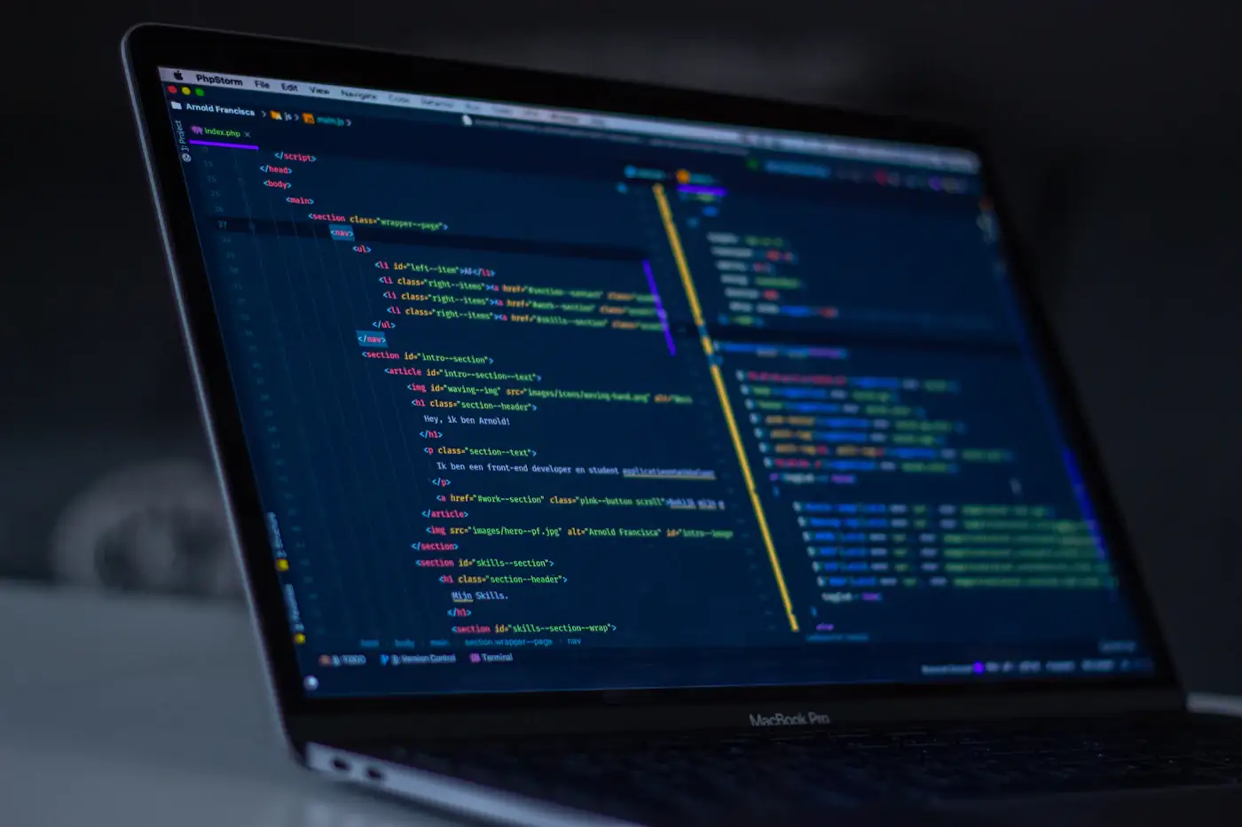 Quellcode eines Magento-Moduls auf einem Laptop-Bildschirm
